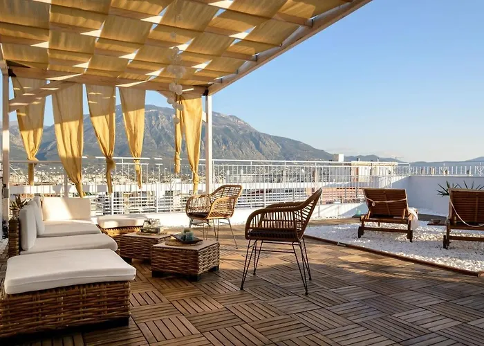 Διαμέρισμα Skyloft - Location & Private Roof Garden Καλαμάτα