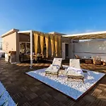 Skyloft - Location & Private Roof Garden Kalamata