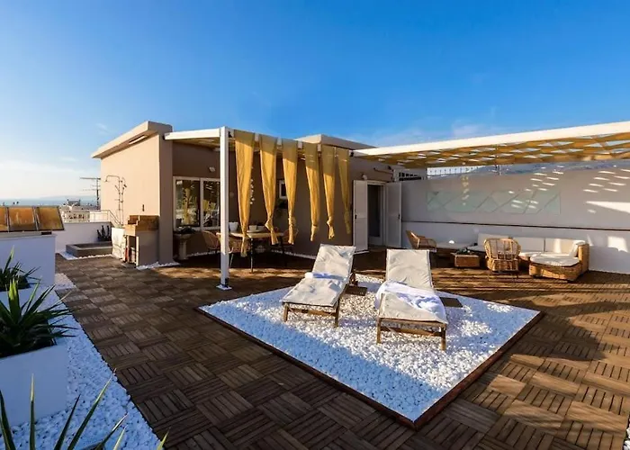 Skyloft - Location & Private Roof Garden Kalamata