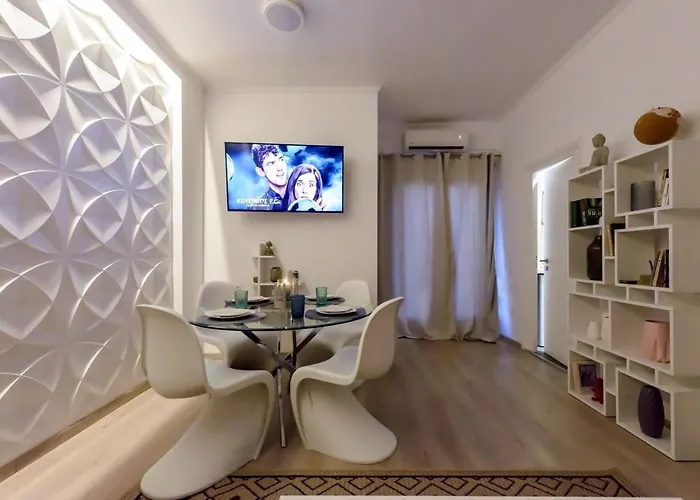 Skyloft - Location & Private Roof Garden Daire Kalamata